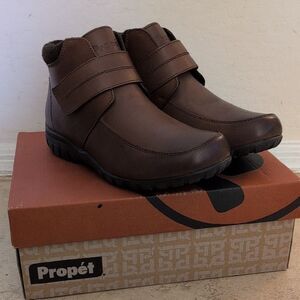 NWT Propet Women's Dark Brown Leather Strap Ankle Boots Delaney - Size 6